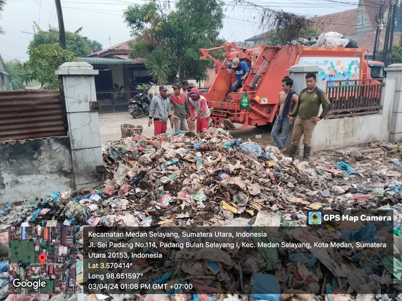 Jorok! Tumpukan Sampah Mengganggu di Jalan Sei Padang, Medan Selayang