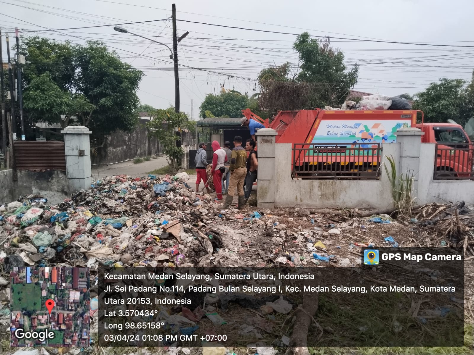 Sampah Menggunung di Medan Selayang, Ini Tanggapan Camat