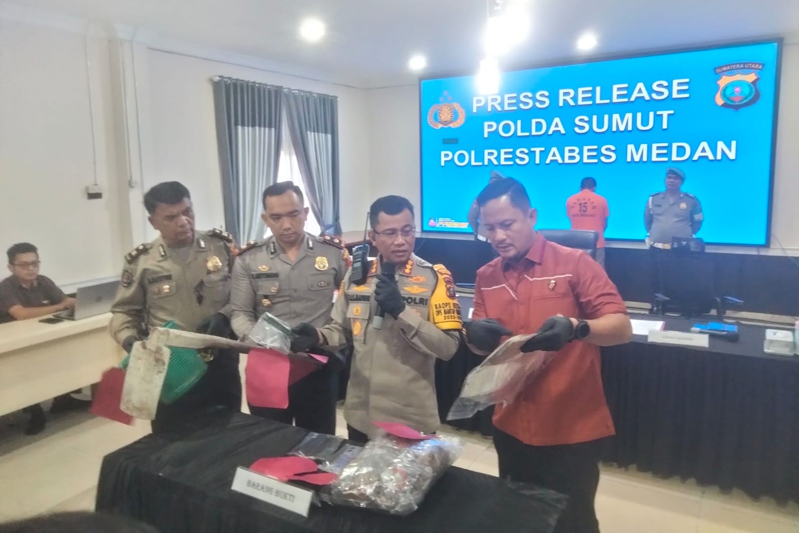 Stres Ditinggal Istri dan Kerap Dimarahi, Pria di Medan Denai Habisi Ibunya