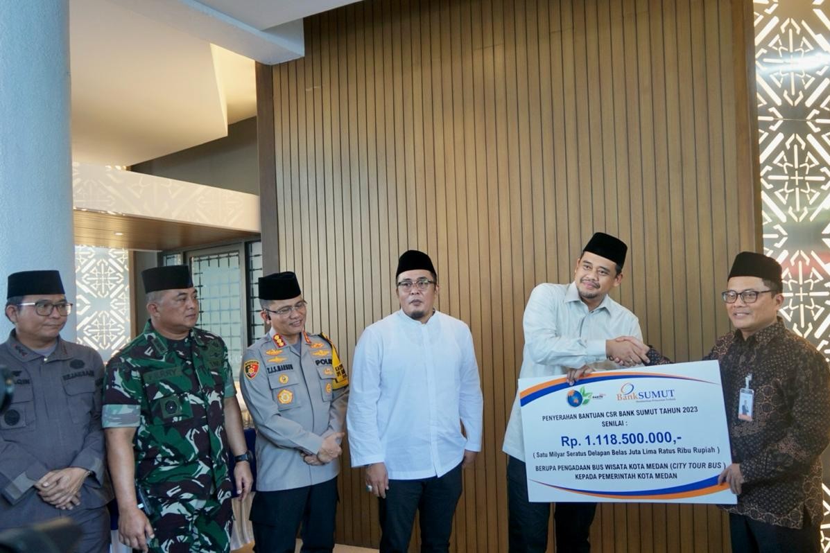 Bank Sumut Salurkan Bus Wisata kepada Pemko Medan
