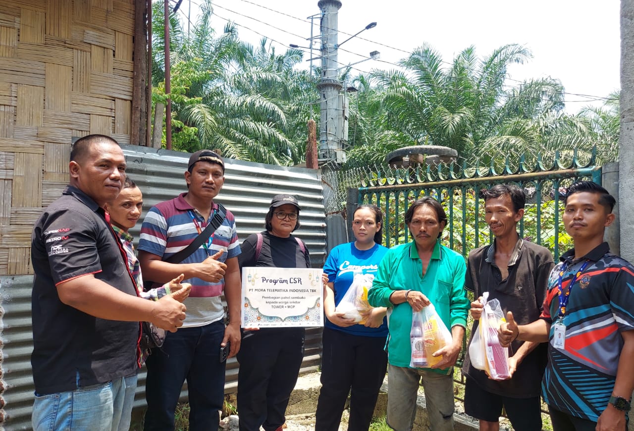 Mora Telematika Indonesia Bagikan 105 Paket Sembako kepada Warga Sekitar Tower