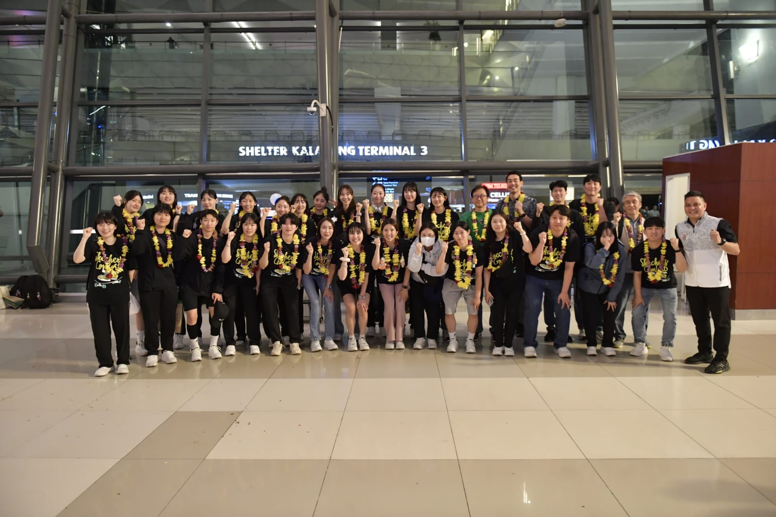 Kemenpora Sambut Kedatangan Tim Bola Voli Red Sparks Korea di Tanah Air