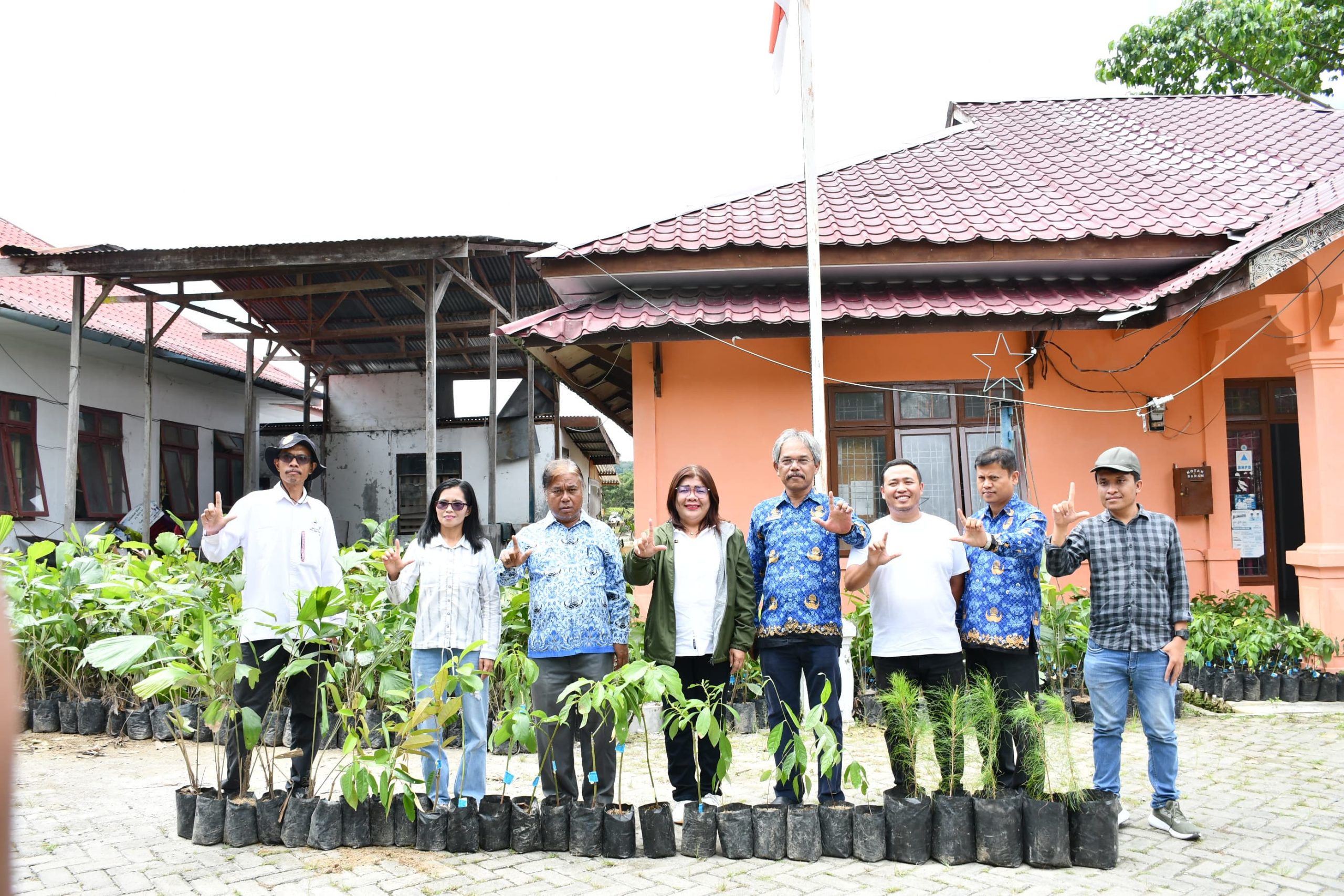 Pemkab Samosir Terima Bantuan Bibit Tanaman Untuk Penahan Longsor