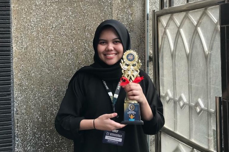 Putri Lokal Riau, Juarai Lomba Bahasa Internasional