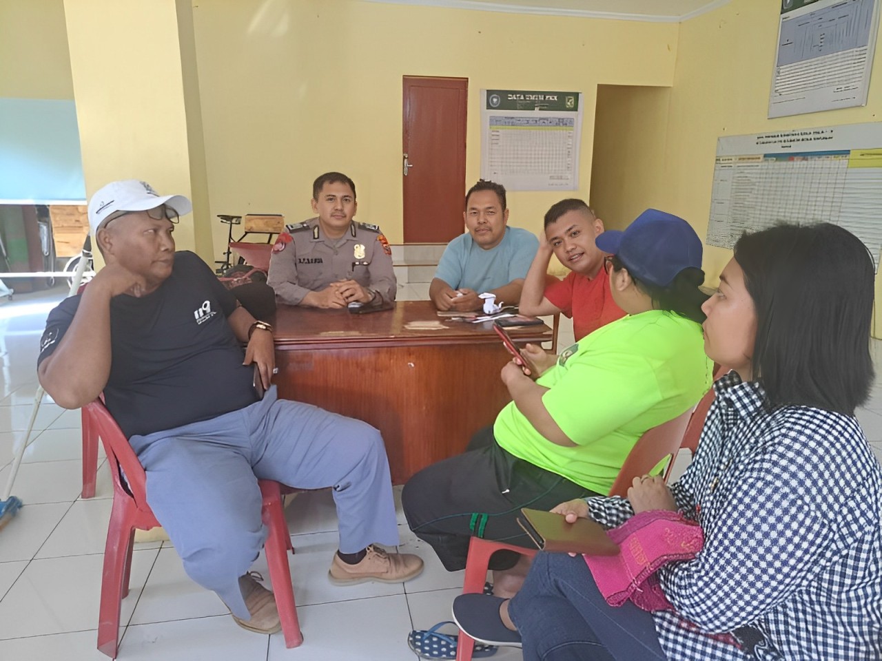 Bhabinkamtibmas Polsek Medan Tuntungan Perkuat Kemitraan dengan Kelurahan Lauchi