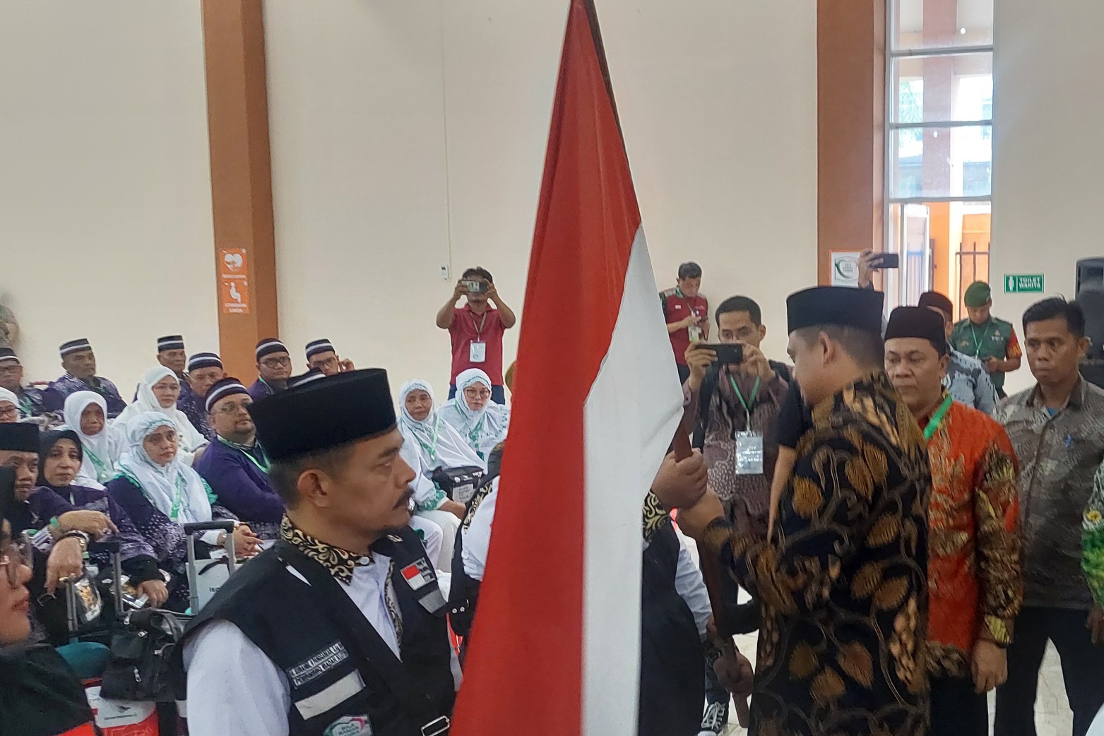 Walikota Medan, Komisi VIII DPR RI dan Kakanwil Kemenang Sumut Lepas 356 Calon Jamah Haji Embarkasi Medan