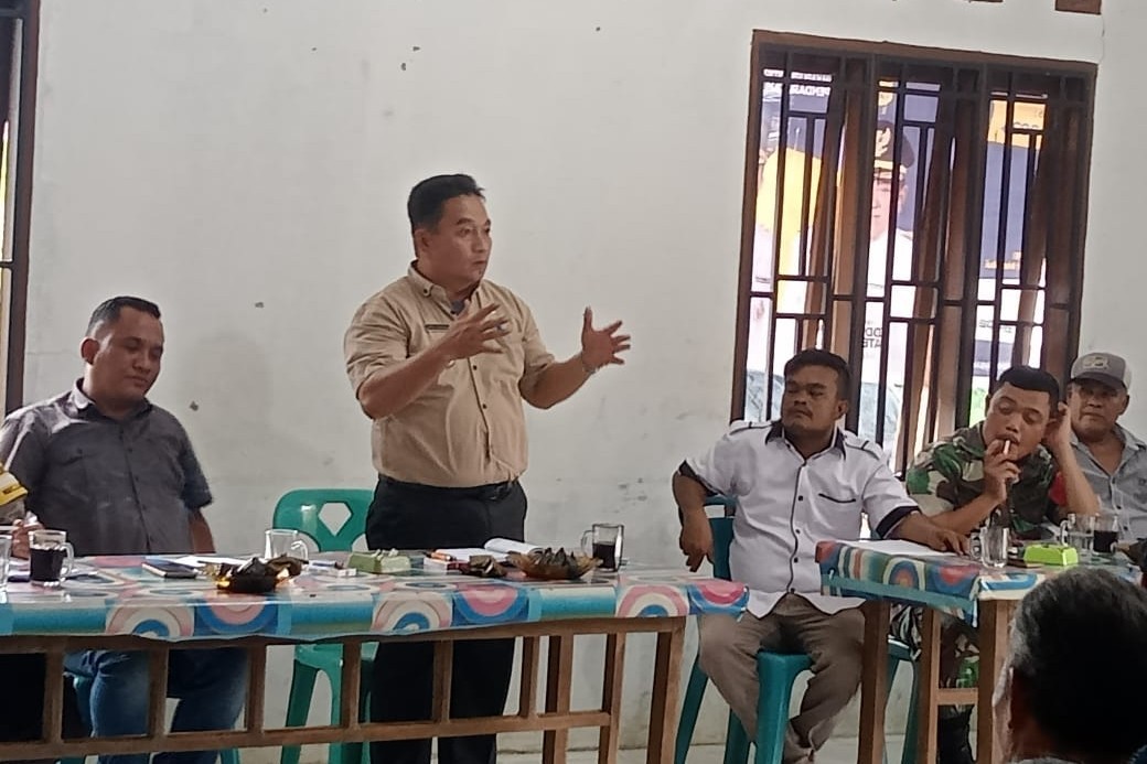 Selesaikan Masalah di Hutan Desa Pandiangan, Camat Lae Parira Pimpin Rapat Tapal Batas