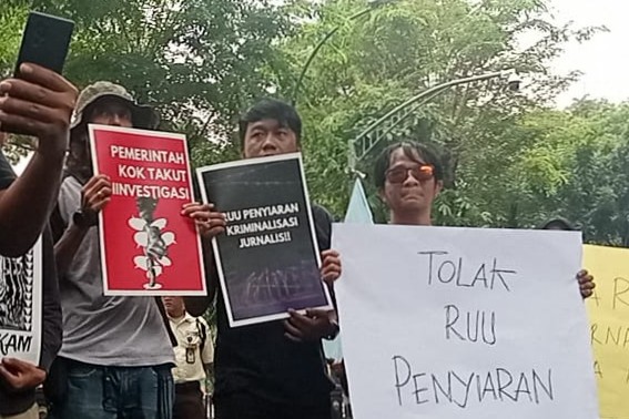 Puluhan Jurnalis Gelar Aksi di Gedung DPRD Sumut, Tolak RUU Penyiaran