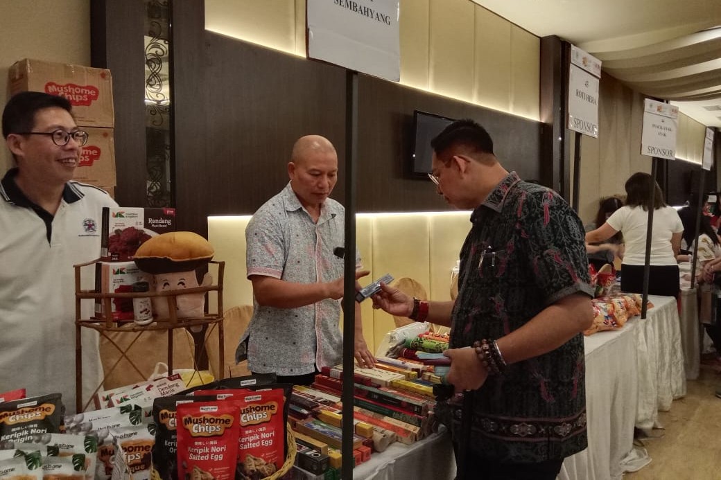Wong Chun Sen Apresiasi Bazar Waisak Fair 2024 di Komplek Cemara Asri