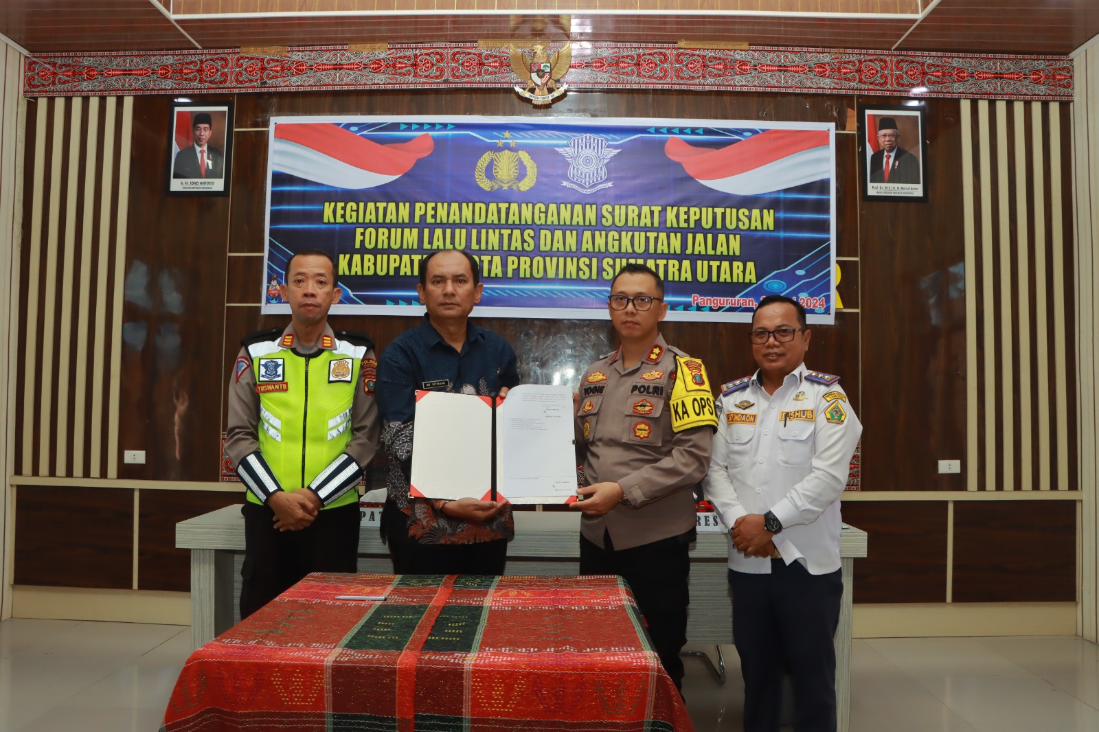 Polres dan Pemkab Samosir Ikuti Penandatanganan FLLAJ Kabupaten/Kota