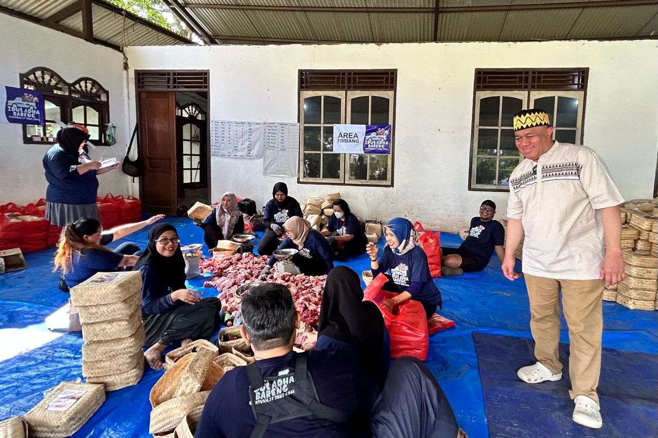 Di Moment Idul Adha 1445 H, JNE Bagikan Daging Kurban dan Promo Spesial