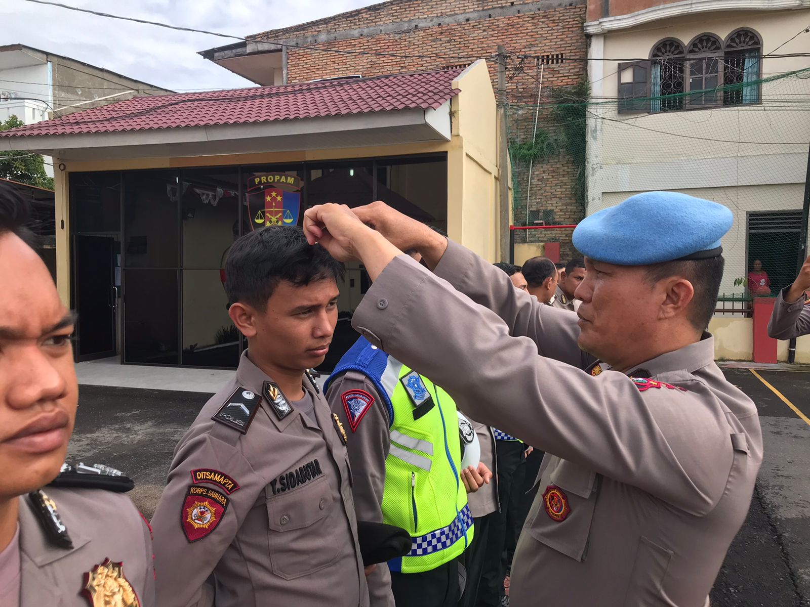 Wakapolres Samosir Tegakkan Disiplin dalam Apel Pagi