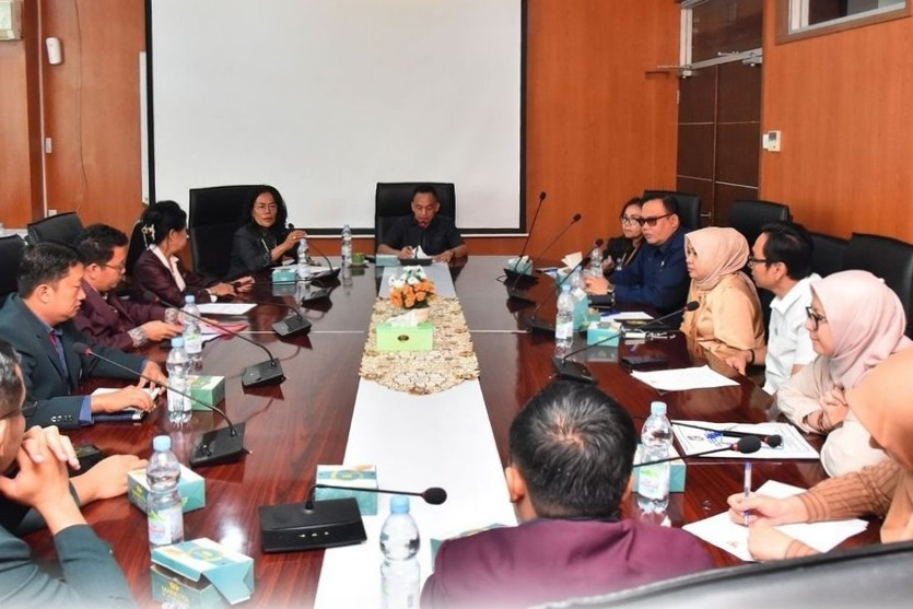 Komisi 2 DPRD Medan dan OPD Bahas Kendala Sistem Zonasi Sekolah dan Sulitnya Izin Praktik