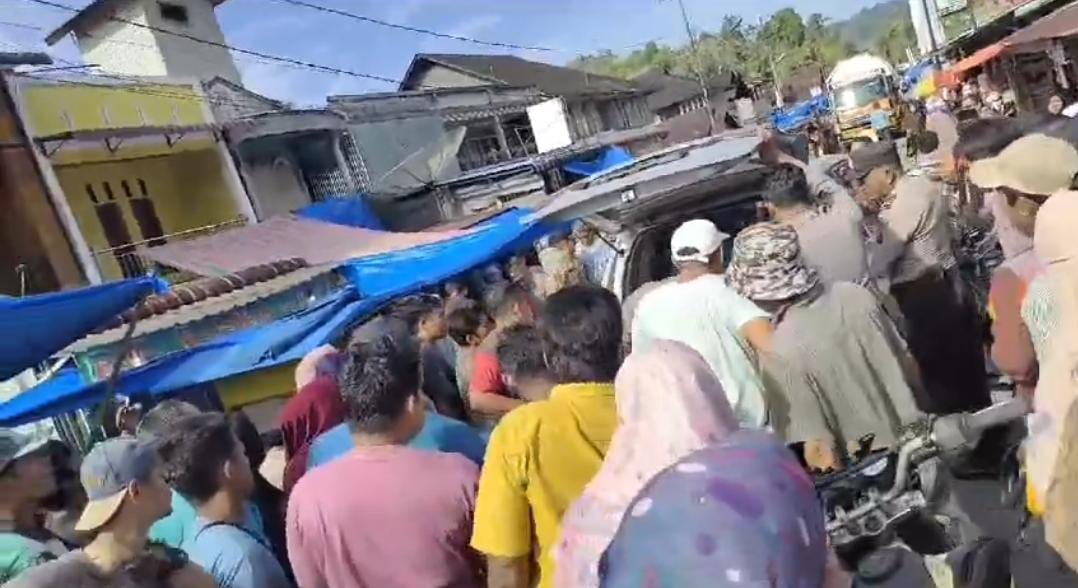 Heboh! Polisi Gerebek Mini Bus Penuh Ganja di Pasar Muarasoma, Madina