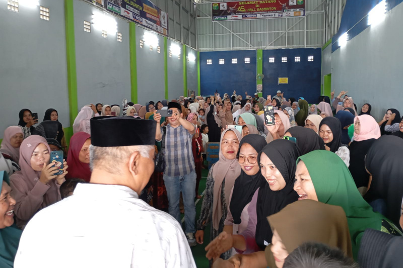 Ratusan Emak-Emak Banjar Sehat Nyatakan Dukungan untuk Harun-Ichwan