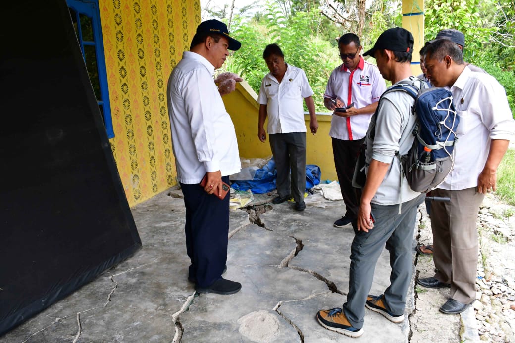 Pusat Vulkanologi dan Pemkab Samosir Lakukan Kajian Pergerakan Tanah di Desa Parlondut