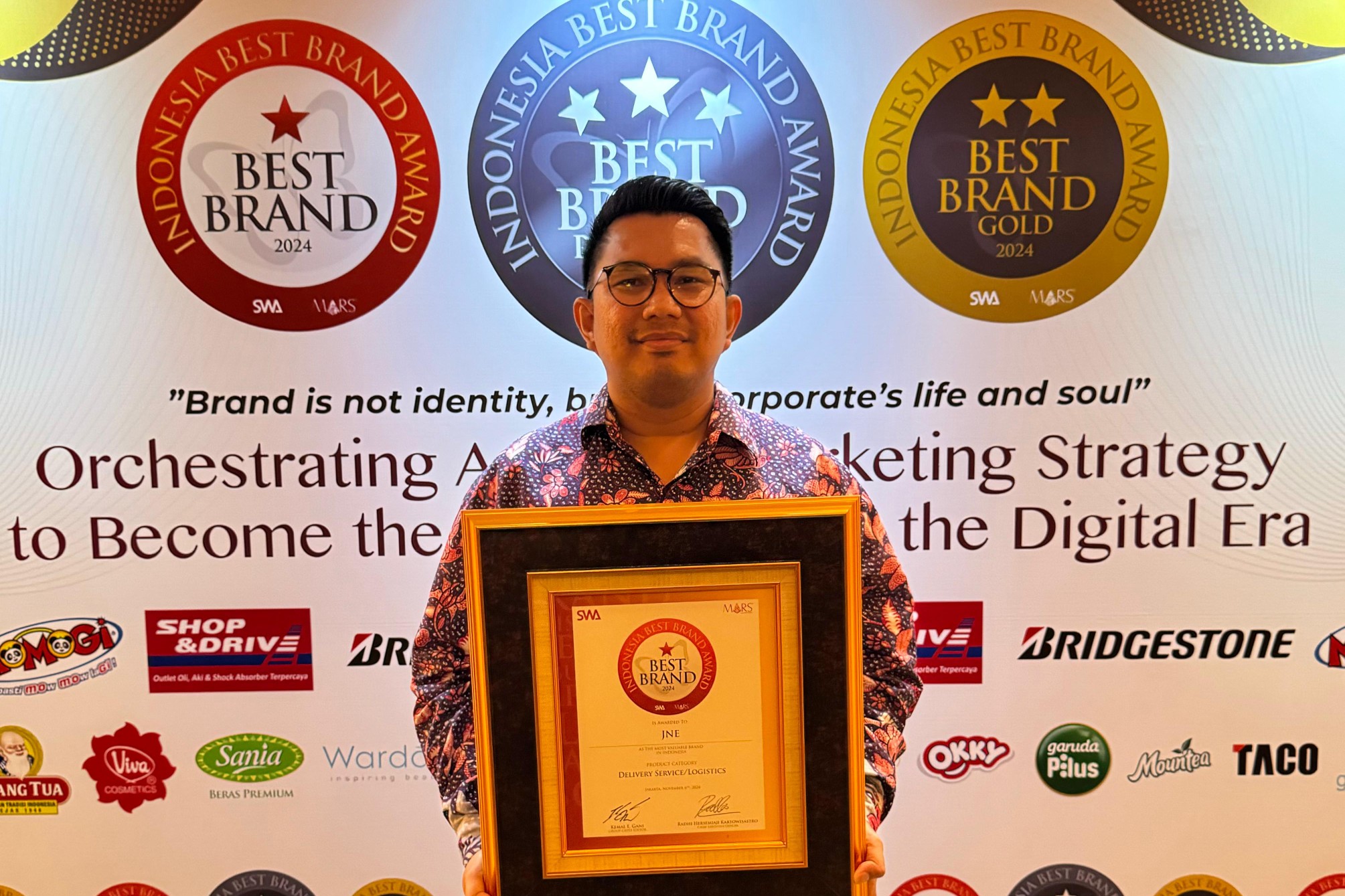 JNE Raih Indonesia Best Brand Award 2024, Kategori Jasa Pengiriman
