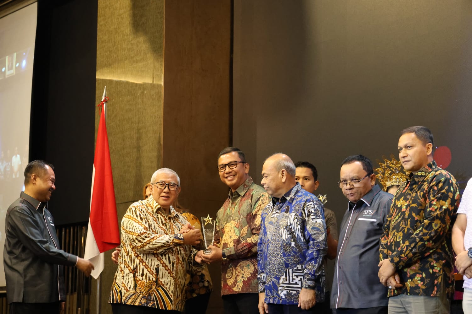 Raih Sahabat Pers Award, Pjs Bupati Toba: Pers Mitra Pemerintah dalam Membangun Kabupaten Toba