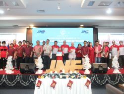 JNE Berbagi Kebahagiaan di Moment Natal 2024 Melalui Donasi dan Bantuan