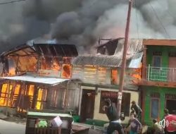 Kebakaran Hebat di Habinsaran, 12 Rumah Terbakar, Kerugian Capai Rp 2 Miliar