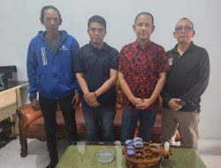 Jumat Barokah Jelang Lebaran, Ketua Pewarta Salurkan Sembako