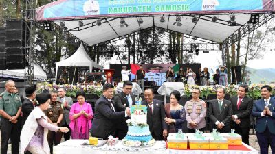 Dirgahayu 21 Tahun Samosir: UMKM Hadirkan Produk Lokal, Gubernur Sumut Datang Berkunjung