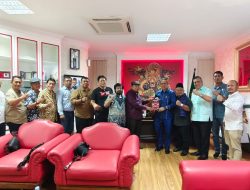Tokoh Karo Bahas Perayaan Merdang-Merdem dengan Wong Chun Sen Tarigan