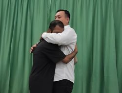 Cuma Karena Dua Kursi Plastik, Pria Ini Nyaris Masuk Penjara… Tapi Ending-nya Bikin Terharu!