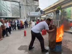 PT Pegadaian Kanwil I Medan Sosialisasi dan Simulasi Pemadaman Kebakaran