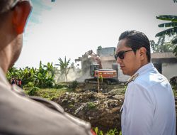 Rico Waas Turun Tangan, Dua Bangunan Sarang Narkoba di Medan Selayang Diratakan
