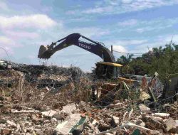 Cafe Duku Indah Jadi Sarang Narkoba, Polda Sumut dan Pemkab Deli Serdang Robohkan Bangunan