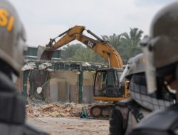 Tim Gabungan Rubuhkan Tempat Hiburan Malam Marcopolo