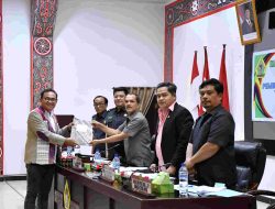 5 Fraksi Setuju, Bupati dan DPRD Samosir Tetapkan P-APBD 2025 Jadi Perda