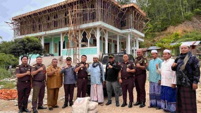 Kejari Madina Salurkan Bantuan 40 Sak Semen ke Pondok Pesantren Syahrani Bariah Zulkarnaen Lewat Program “Adhyaksa Peduli”