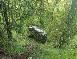 Mobil Daihatsu Luxio Masuk Jurang di Lumbanjulu, Dua Orang Luka