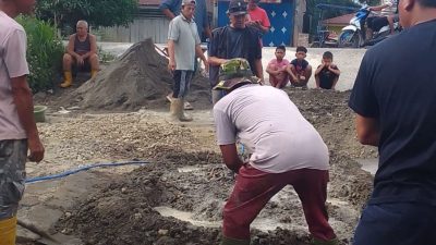 20 Tahun Dibiarkan Rusak, Warga Besitang Patungan Rp10 Juta untuk Perbaiki Jalan Penghubung