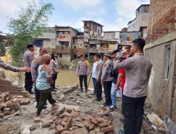 Polri Turun Langsung: 235 Warga Terdampak Banjir Hamdan Terima Bantuan dari Wakapolda dan Kapolrestabes Medan
