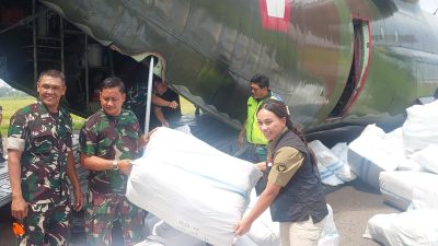 Utusan Khusus Presiden Bawa 10 Ton Beras, Sembako Hingga Perlengkapan Anak ke Sibolga dan Tapteng