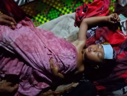 Korban Banjir Mengadu: Anak Kejang Hanya Didudukkan di Kursi Roda dan Disuntik Obat Lambung karena Tak Punya KK