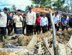 Gubernur Bobby Nasution Temui Korban Banjir di Tapteng, Pastikan Bantuan dan Hunian Tetap