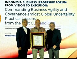 Presden Direktur JNE, Mohamad Feriadi Soeprapto Raih Penghargaan Indonesia Best CEO