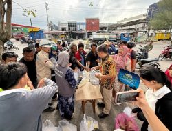 Pelindo Regional 1 Bagikan 8.500 Takjil Gratis untuk Masyarakat di Sekitar Pelabuhan
