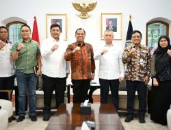 Jalur Penyeberangan Samosir–Tongging Diusulkan Dibuka, Bupati Vandiko Temui Menhub di Jakarta