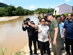 Tinjau Sempadan Sungai Sibuluan, Gubernur Bobby Pastikan Rekonstruksi Tanggul dan Hunian Warga Dipercepat
