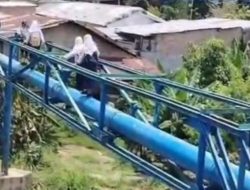 Siswa Nekat Berjalan di Pipa Air, Jembatan Roboh di Polonia Jadi Sorotan: Warga Desak Rico Waas Percepat Pembangunan