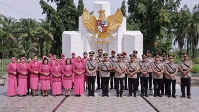 Polres Asahan dan Polres Batu Bara Gelar Ziarah dan Tabur Bunga di TMP Kisaran