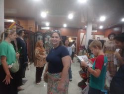 Bule Asal AS Antusias Jelajahi PRSU 2026, Ingin Belajar Budaya Sumatera Utara