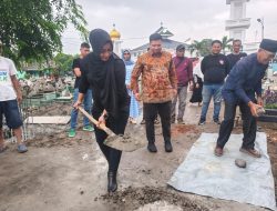 Dukung Pembangunan Rumah Ibadah, Lailatul Badri Hadiri Peletakan Batu Pertama Gapura Masjid Jamik