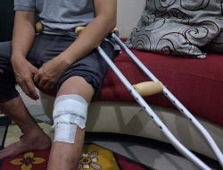 Sepasang Kruk dan Jalan Pulang Ke Lapangan