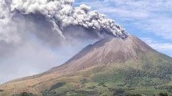 Gunung Sinabung Erupsi, Kolom Abu Mencapai 3,5 Kilometer